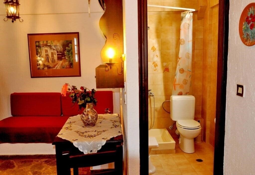 Фотография Heliotrope Apartments 3*