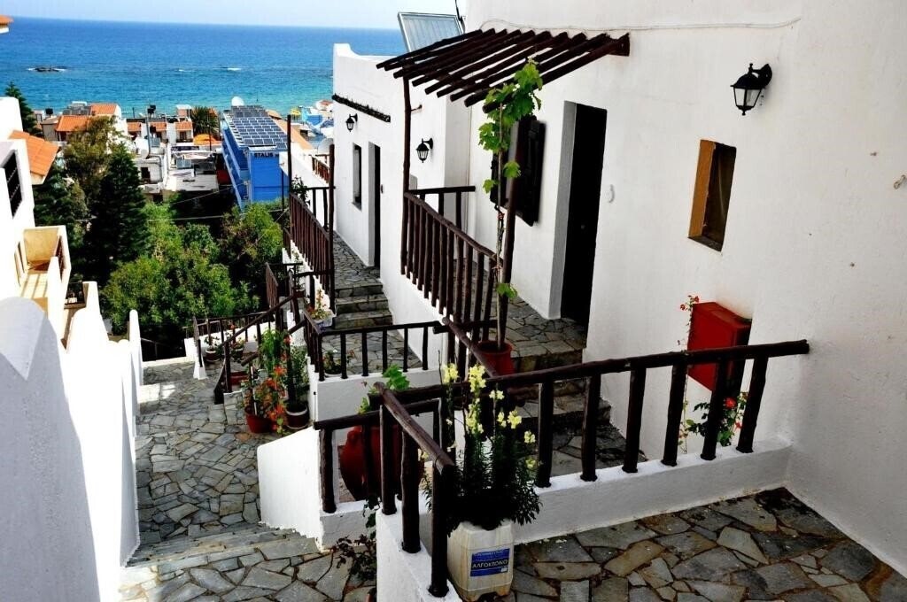 Картинка Heliotrope Apartments 3*