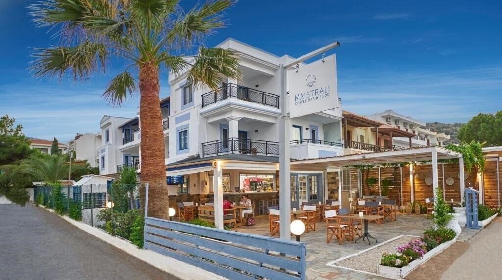 Готель Maistrali Sea View Apartments 3*