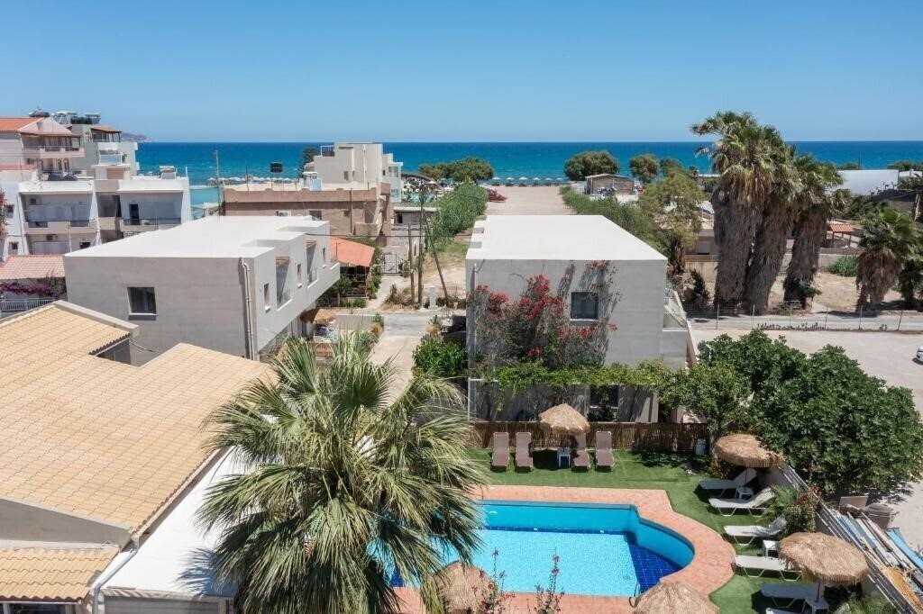 Отель Nicolas Apartments 3*