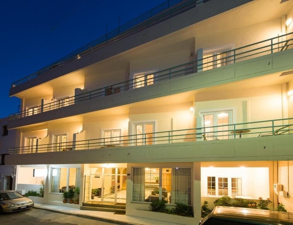 Отель Creta Hotel 3*