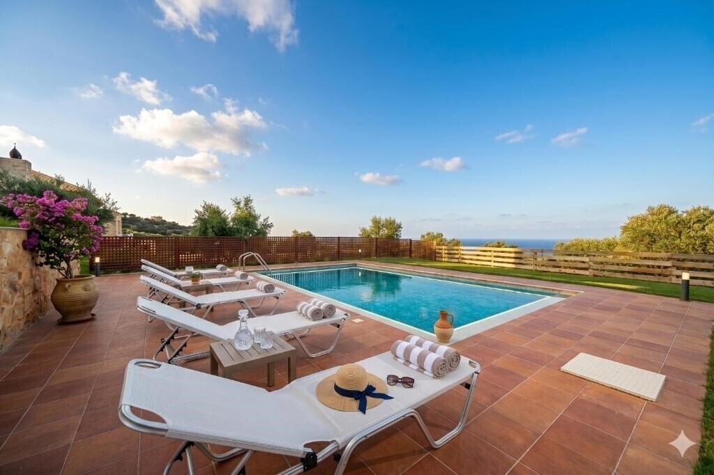 Готель Kivotos Villas 3*