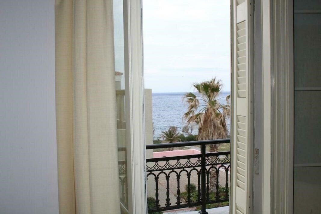 Готель One & Only Apartments 3*