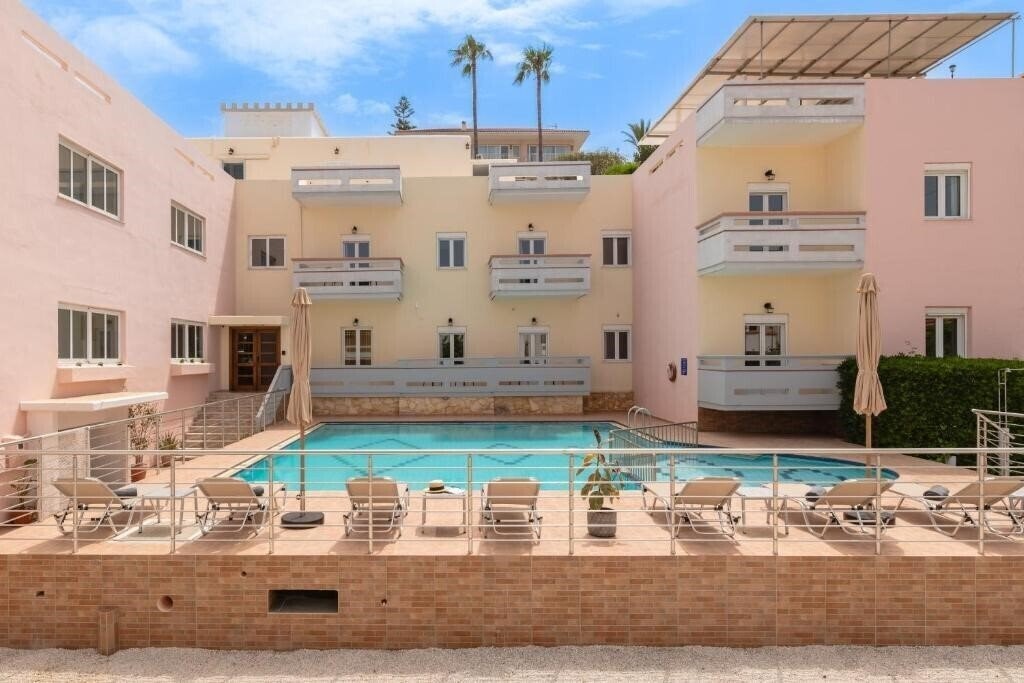 Готель Thelesi Apartments 4*