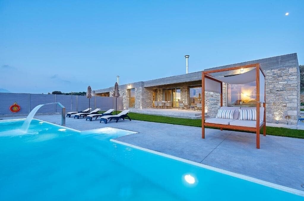 Отель Kouros & Kori Villas 4*