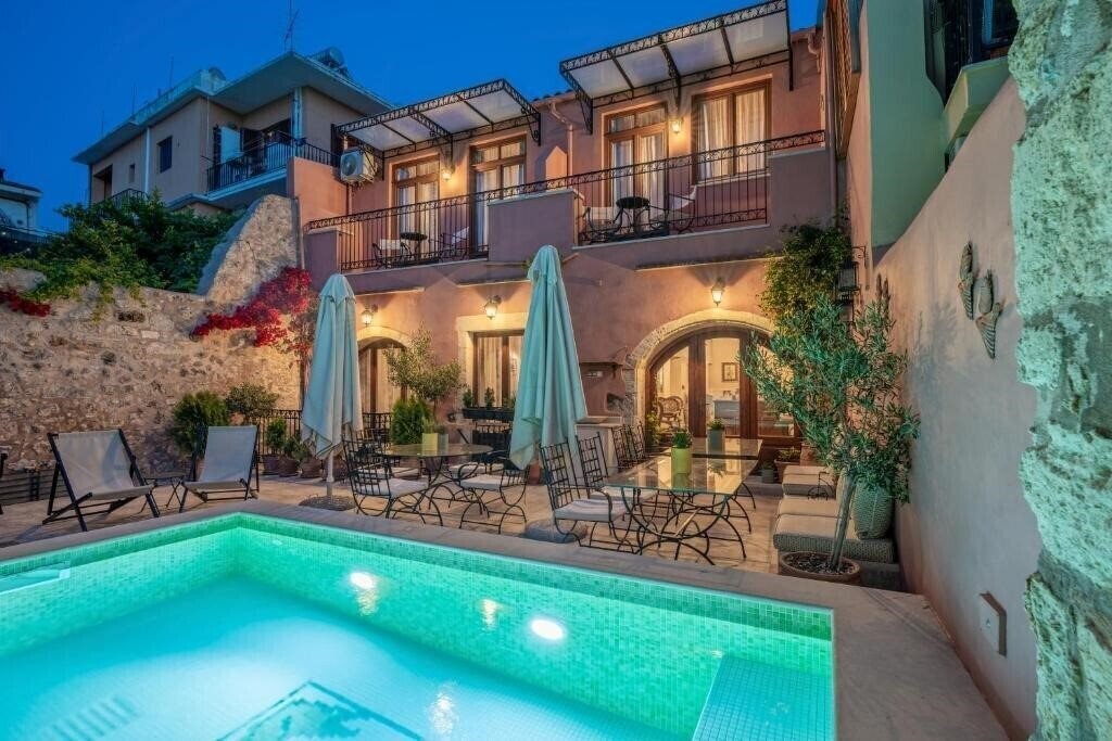 Готель Phaedra Suites 4*