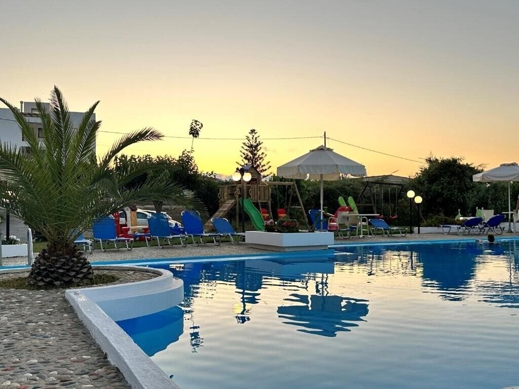 Фотографія Albatros Hotel (Maleme) 3*