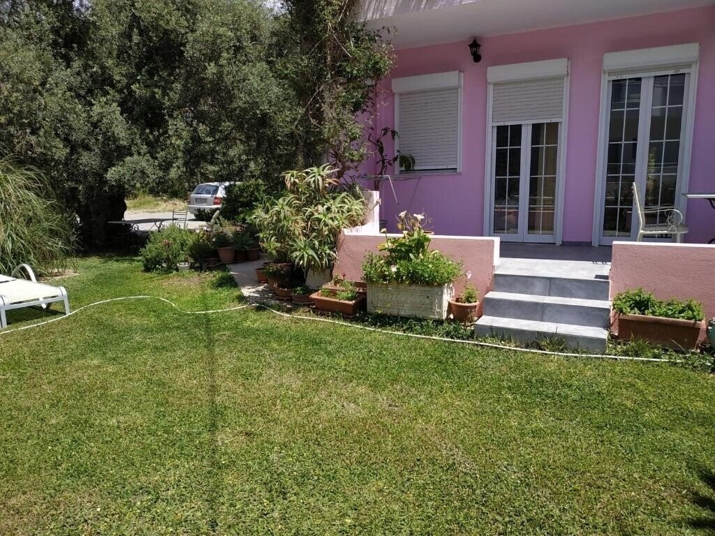 Отель Livadi Apartments (Plakias) 3*