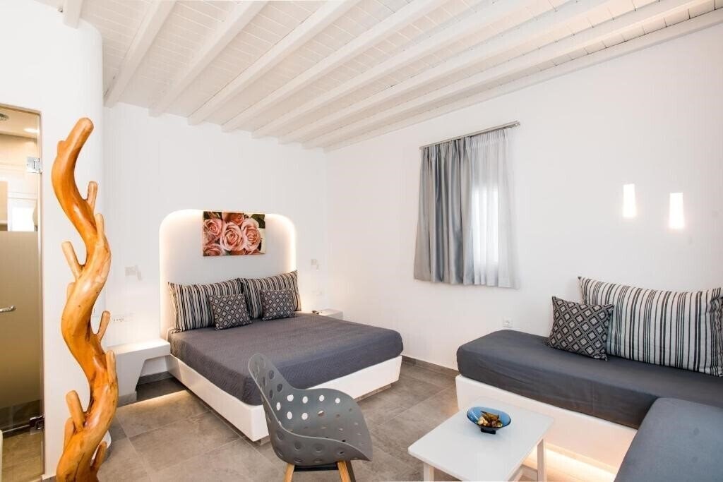 Отель Mina Studios 3*