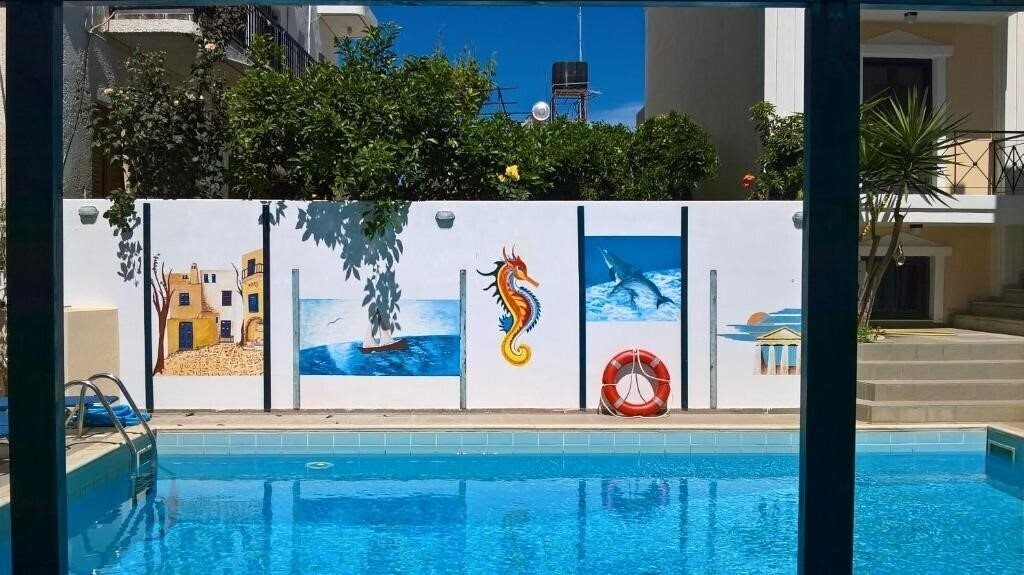Готель Renia Apartments 3*