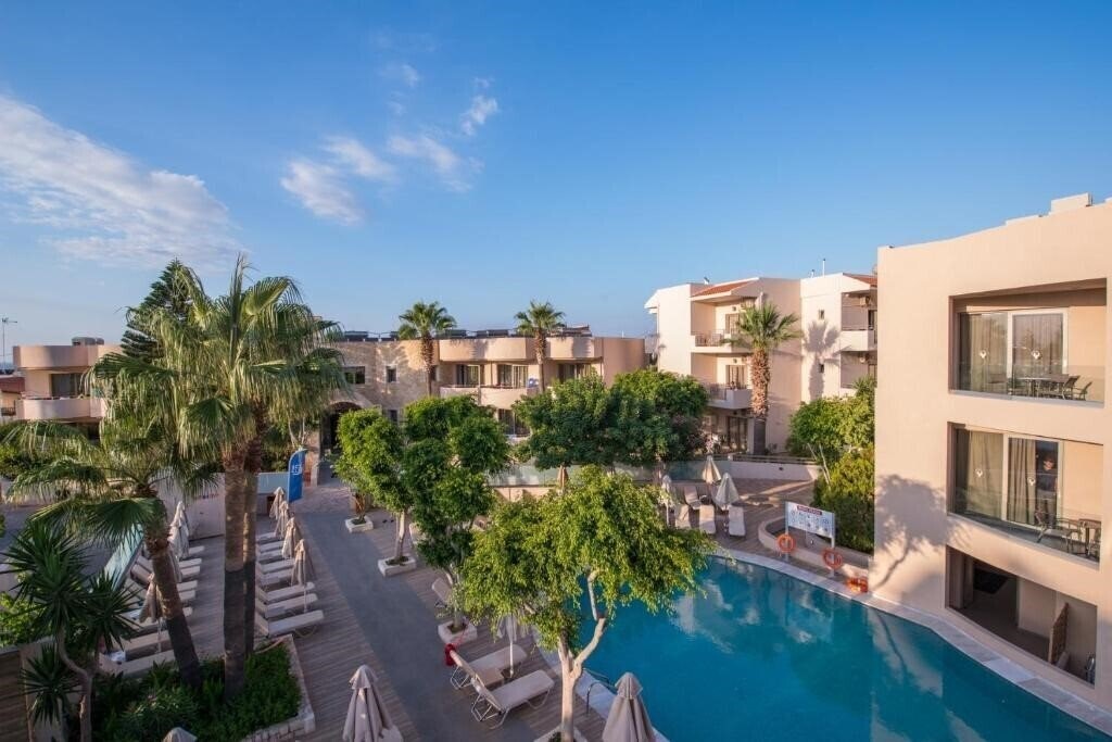 Готель Cactus Beach 4*