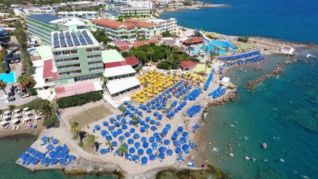 Фотографія Eri Beach & Village 4*