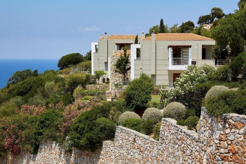 Отель Okeanides Luxury Villas 4*