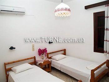 Готель Dolphins Apartments 2*