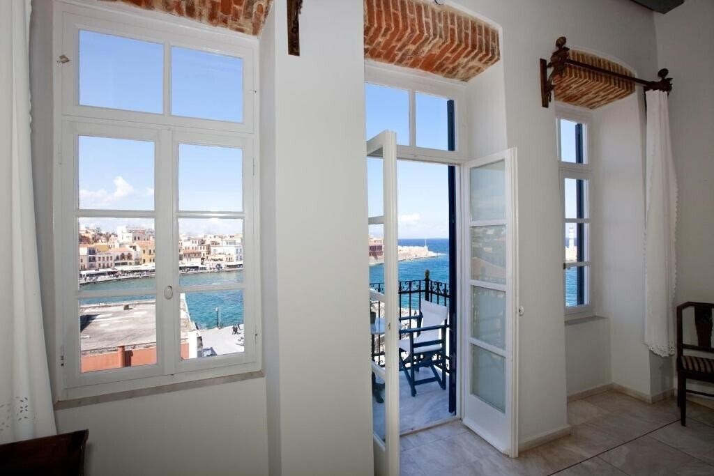 Отель Pandora Suites 4*