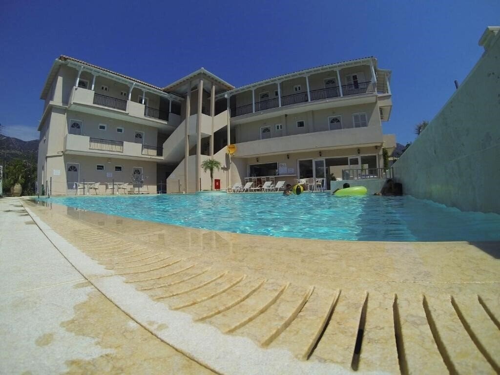 Готель Happyland Hotel 2*