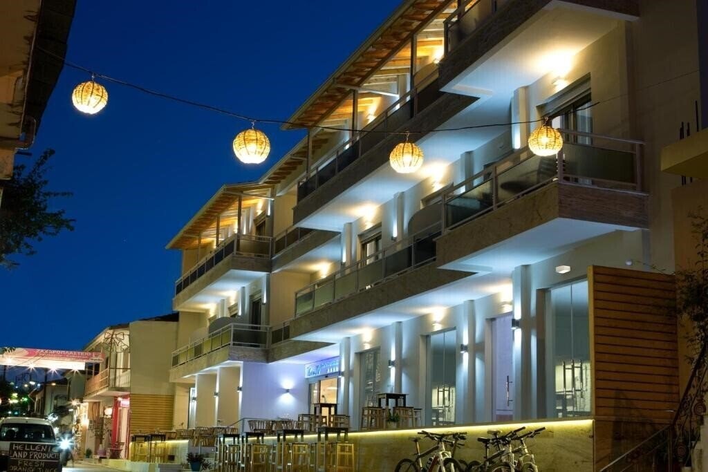 Готель Grand Theoni Suites & SPA 4*