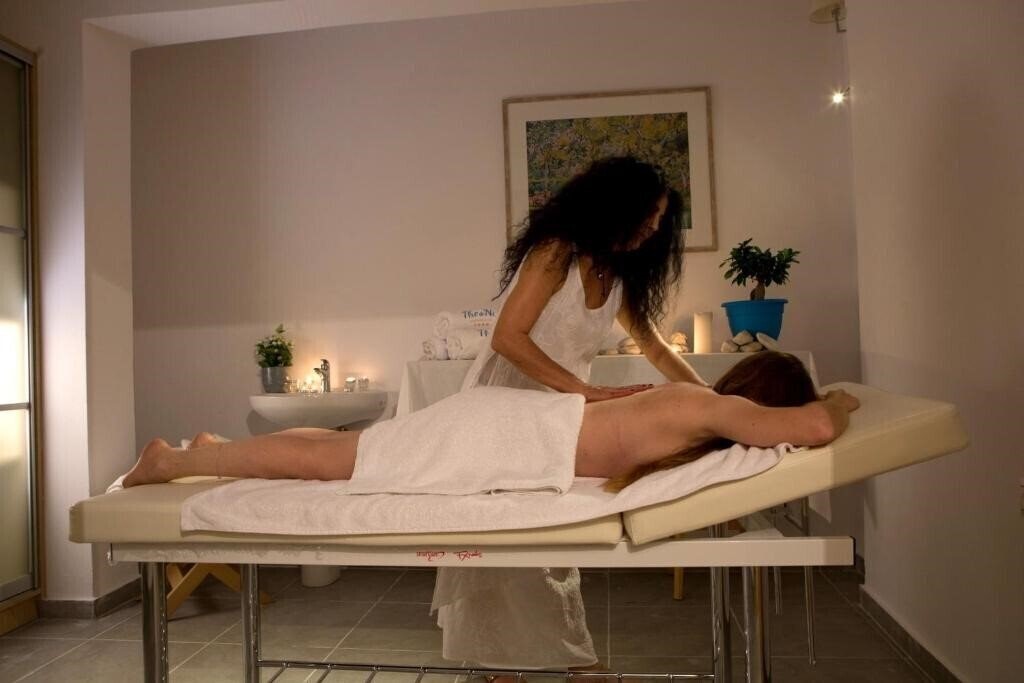 Фото Grand Theoni Suites & SPA 4*