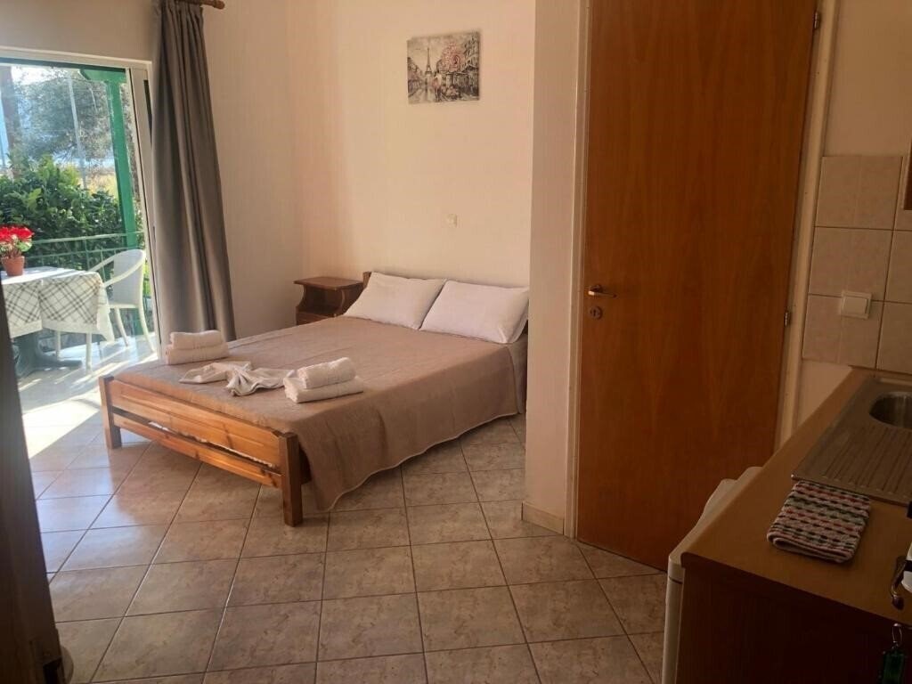 Фото Zotos Studios & Apartments 2*