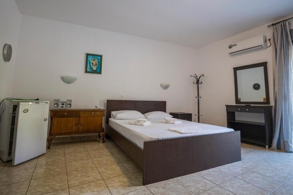 Готель Pyrgos Sofokleous 4*