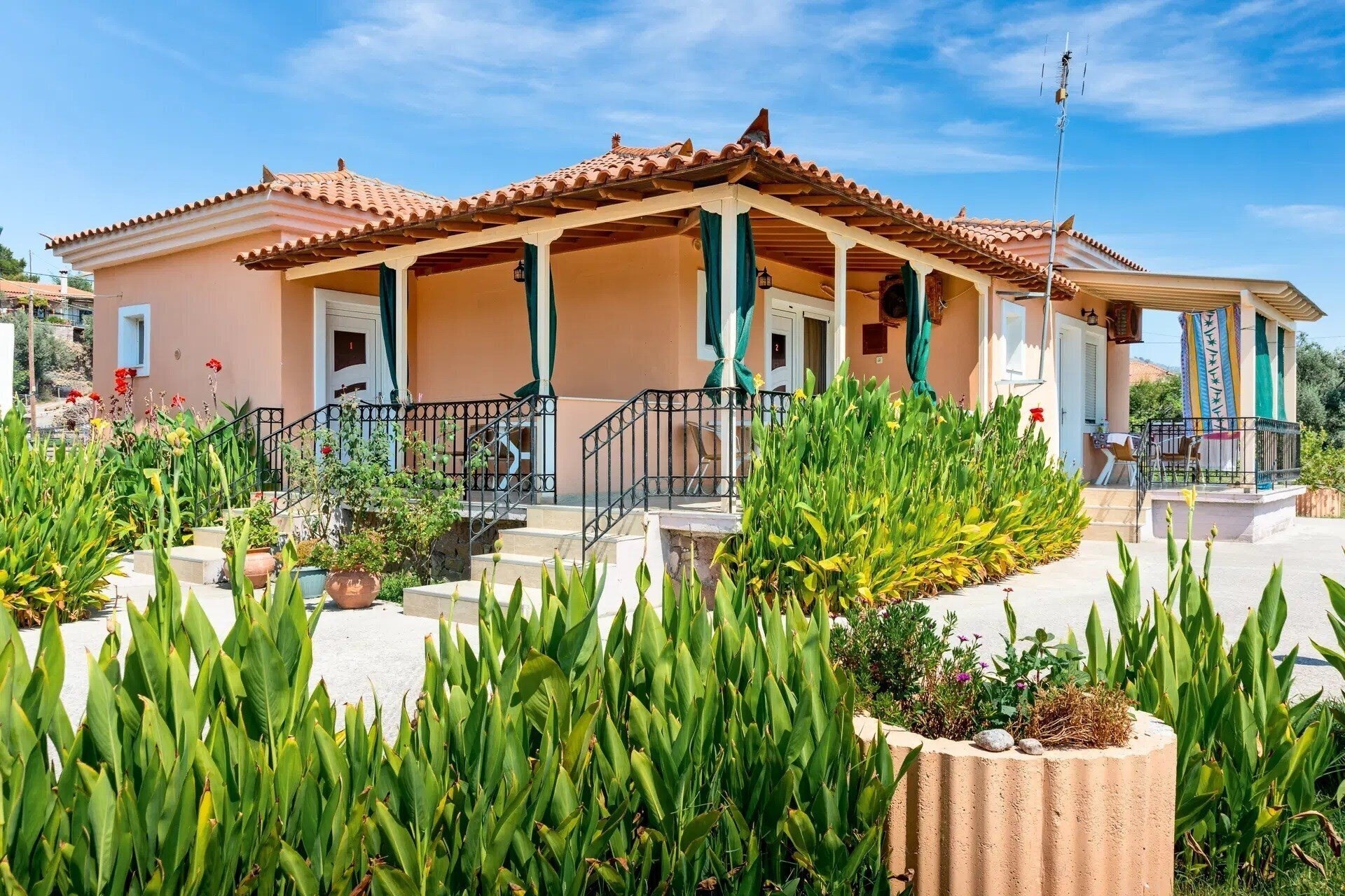 Готель Rafael Studios 2*