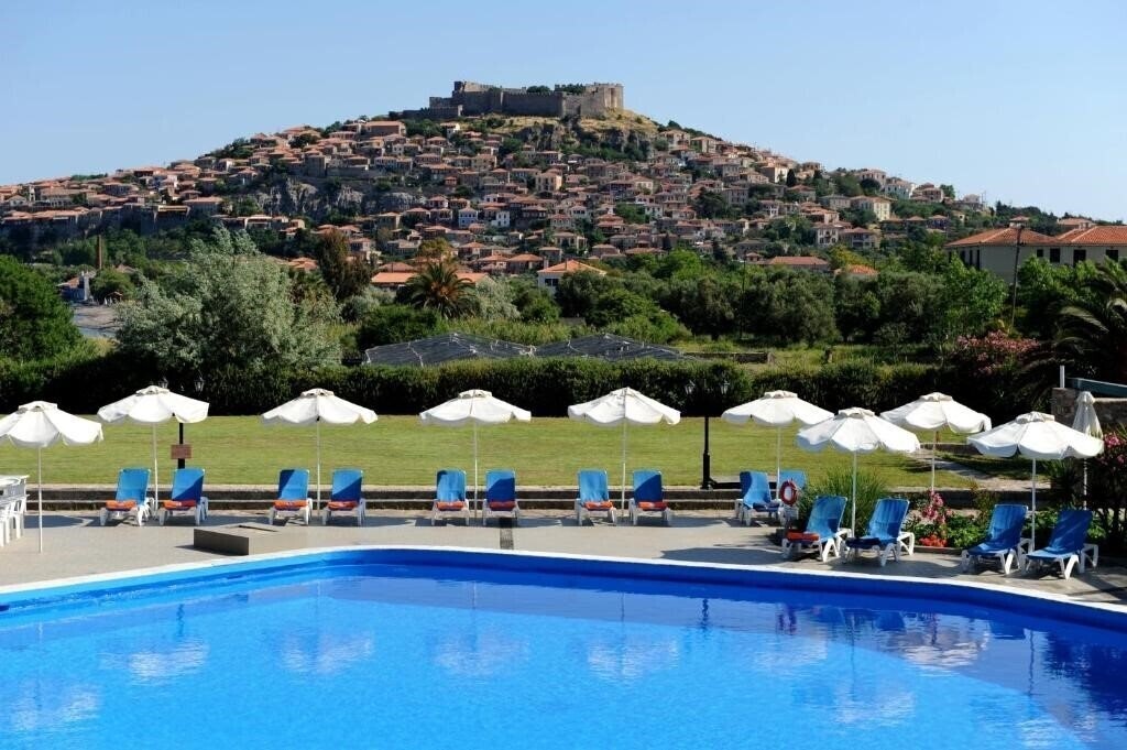 Готель Delfinia Beach And Bungalows (Molivos) 3*