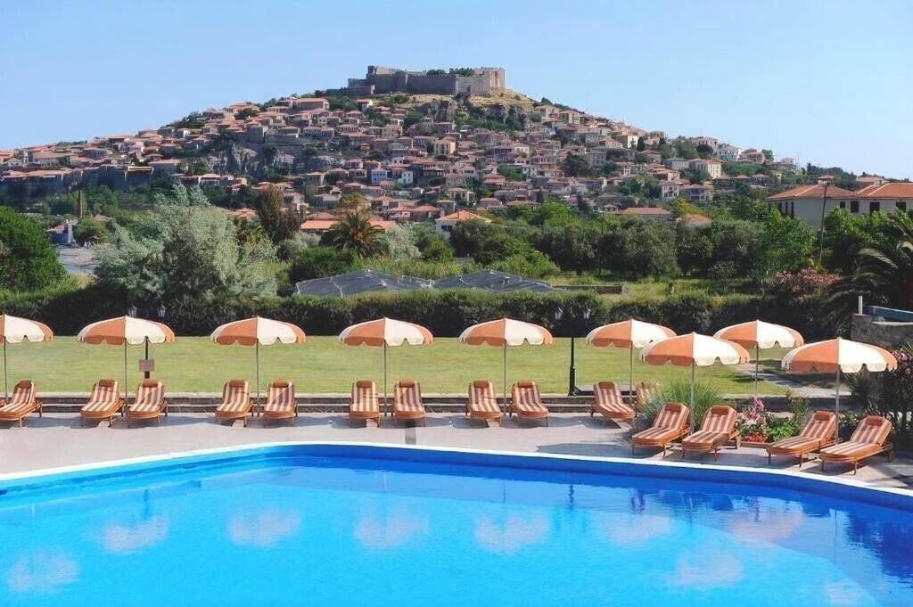 Готель Delfinia Beach And Bungalows (Molivos) 3*
