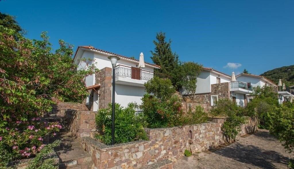 Фотографія Delfinia Beach And Bungalows (Molivos) 3*