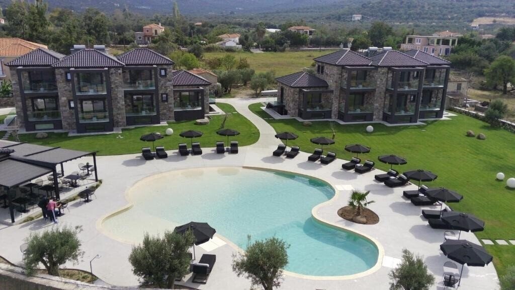 Отель Niki Luxury Apartments 3*