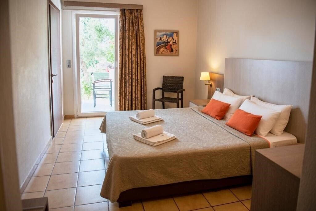 Фото Kalloni Bay 3*