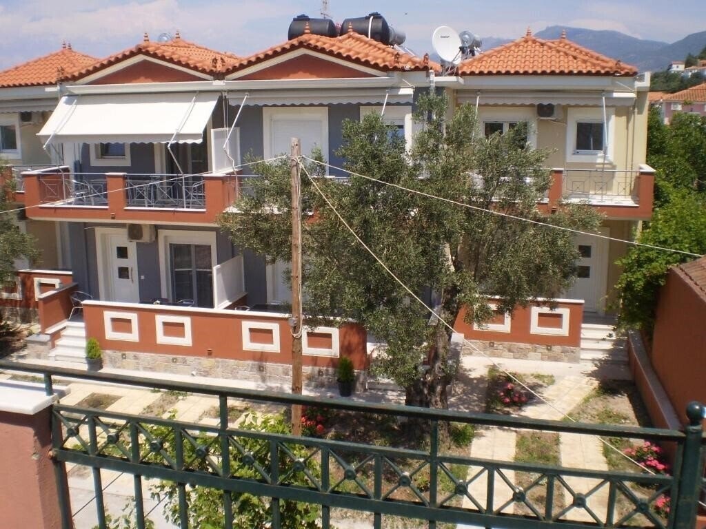 Фото Irini Studios & Maisonnetes 2*