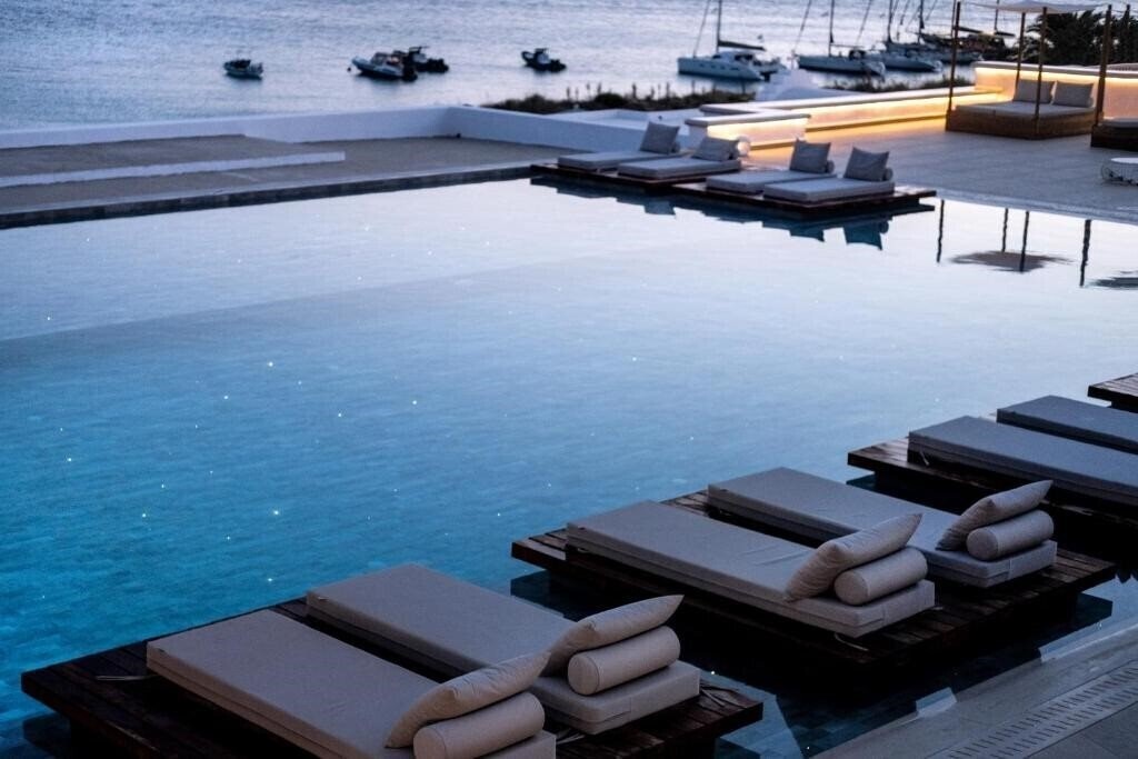 Готель Manoulas Beach 4*