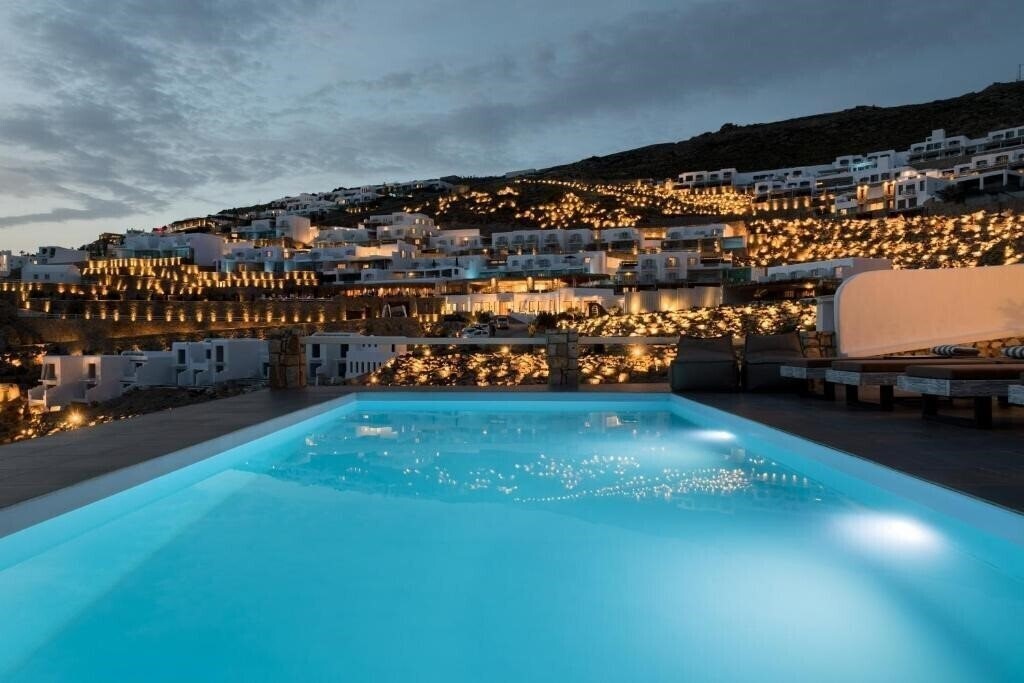 Готель Cova Mykonos Suites 4*