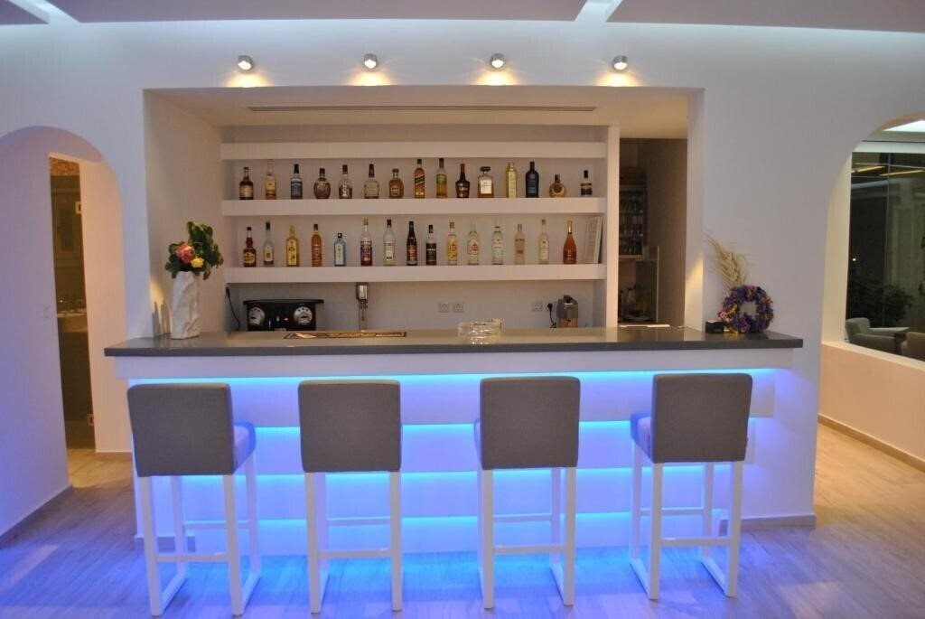 Фото Petinaros Hotel 3*