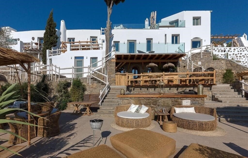 Готель Legacy Suites 3*