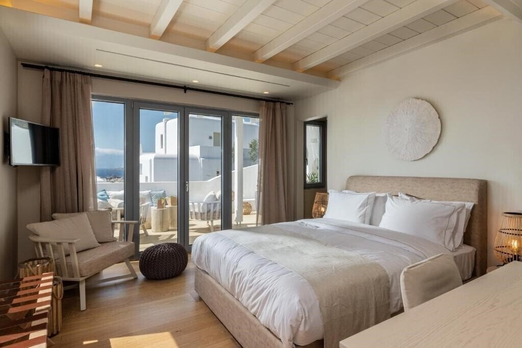 Фото Oniro Suites 4*
