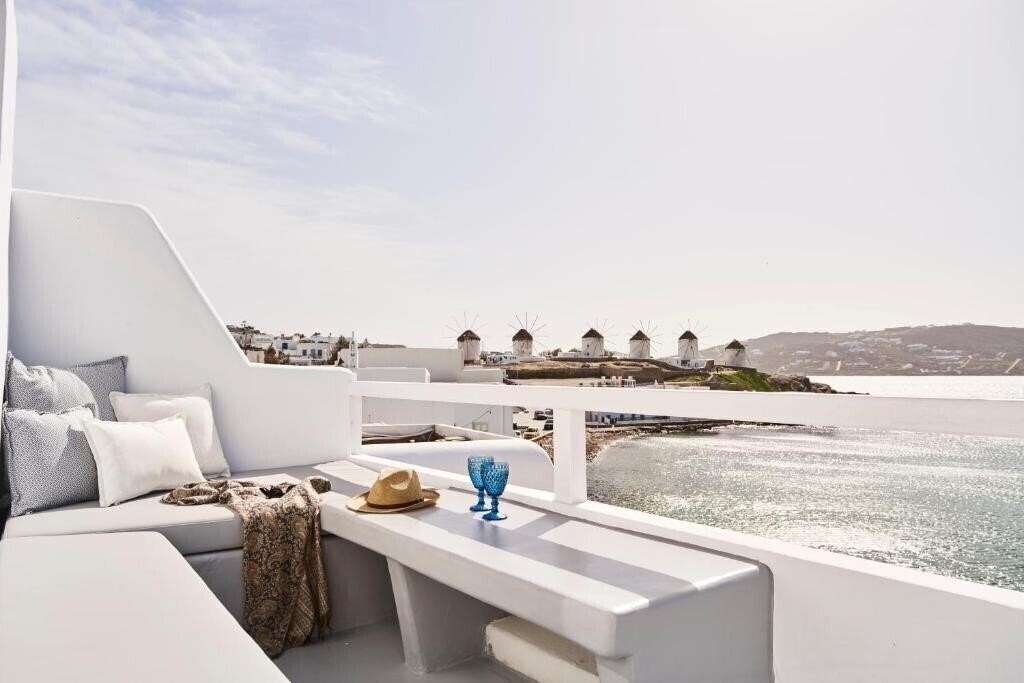 Готель Little Venice Suites 4*