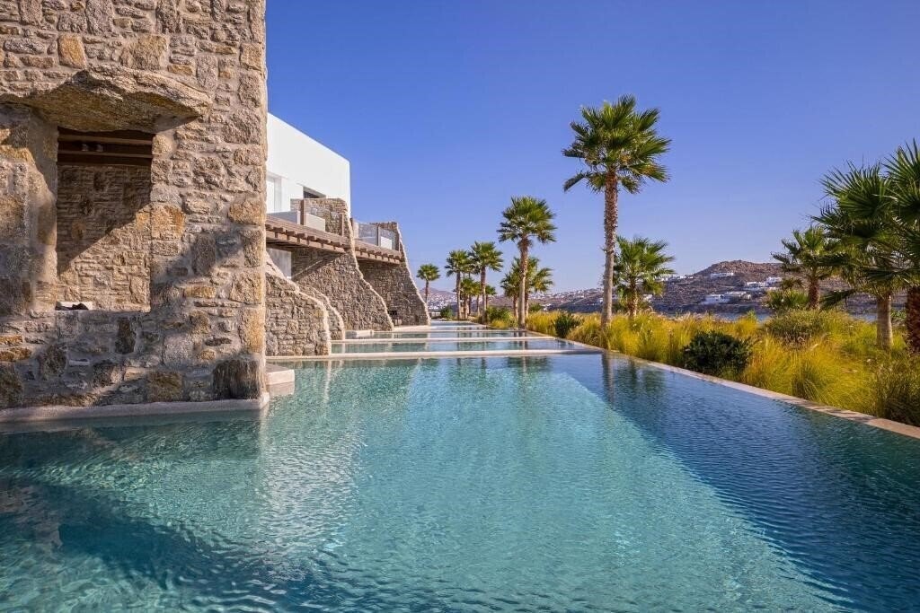 Готель Aeonic Suites & SPA 5*