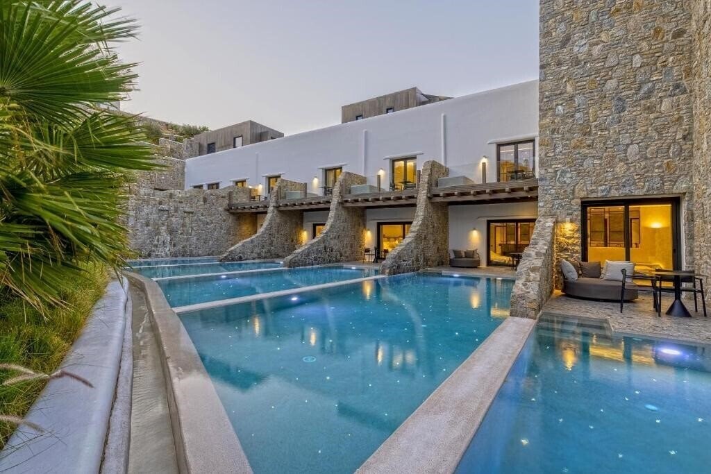 Фото Aeonic Suites & SPA 5*