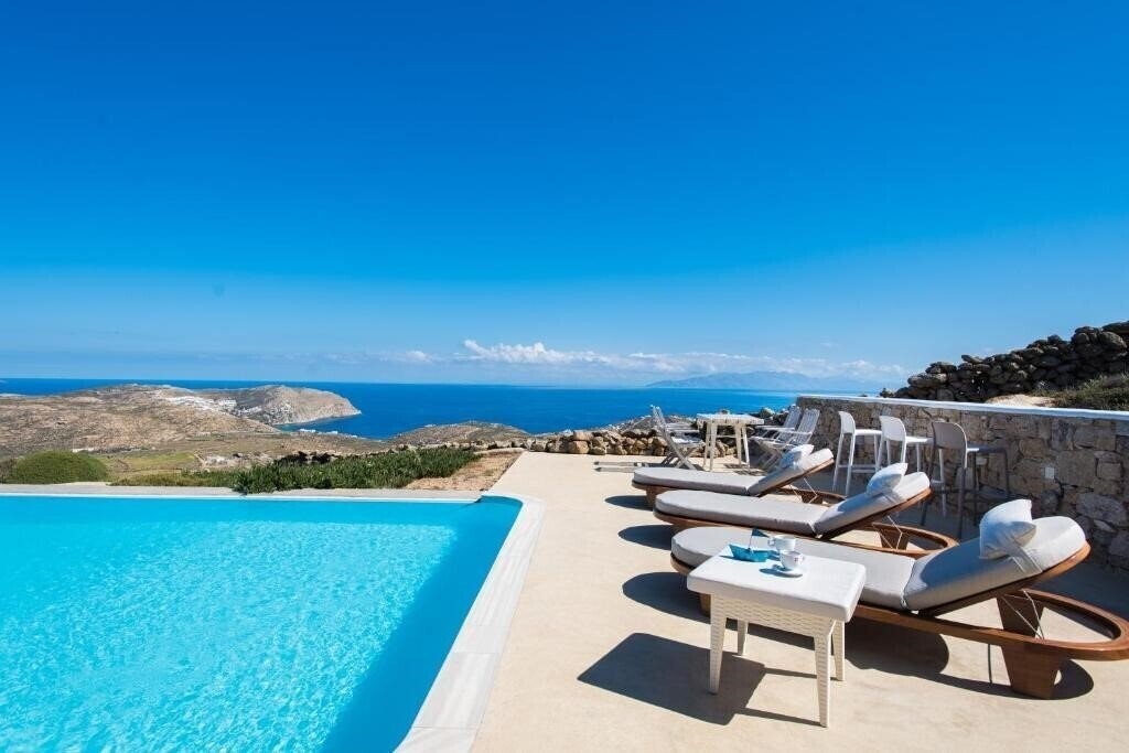 Готель Amallini Suites 4*