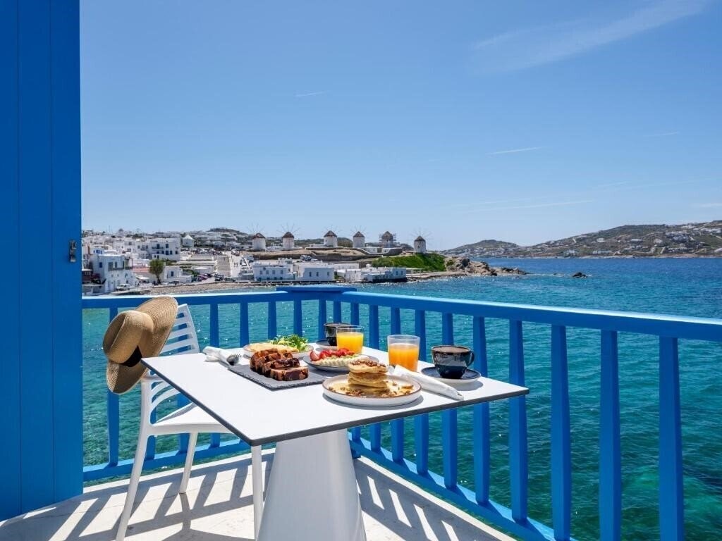 Отель Bluetopia Suites 4*