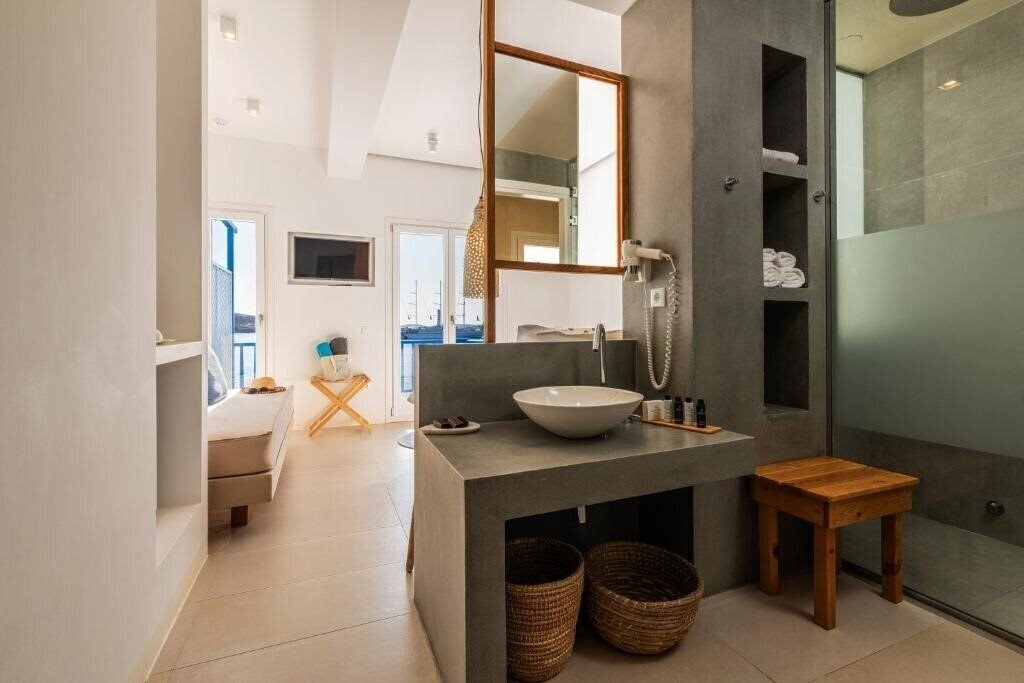 Картинка Bluetopia Suites 4*