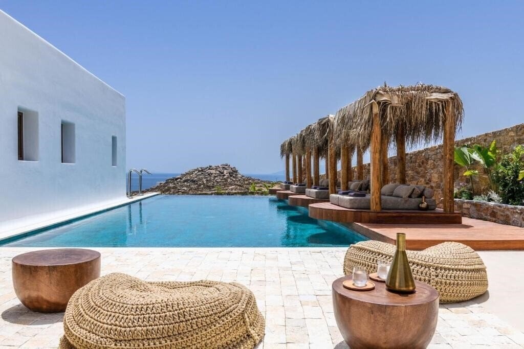 Готель Charisma Hotel & Wellness Suites 4*