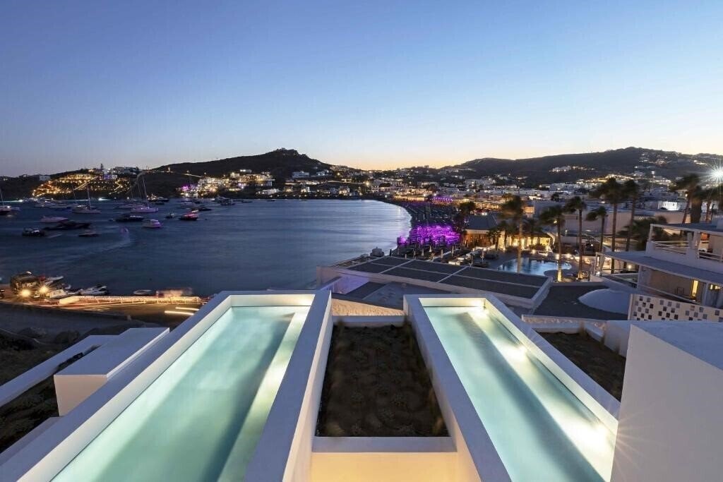 Готель Cubic Hotel 4*