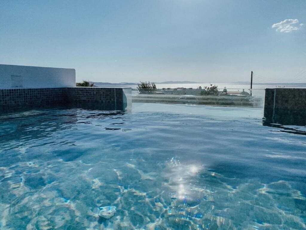 Готель Eternal Suites 3*