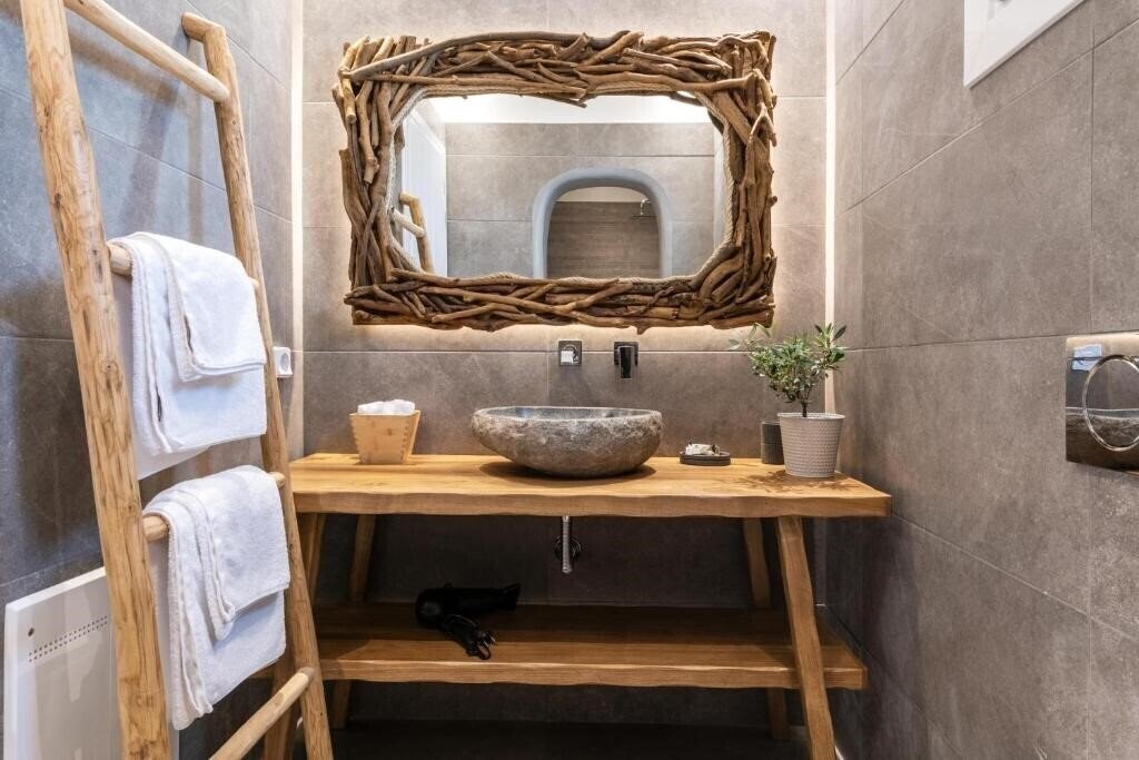 Отель Secret Garden Apartments 3*