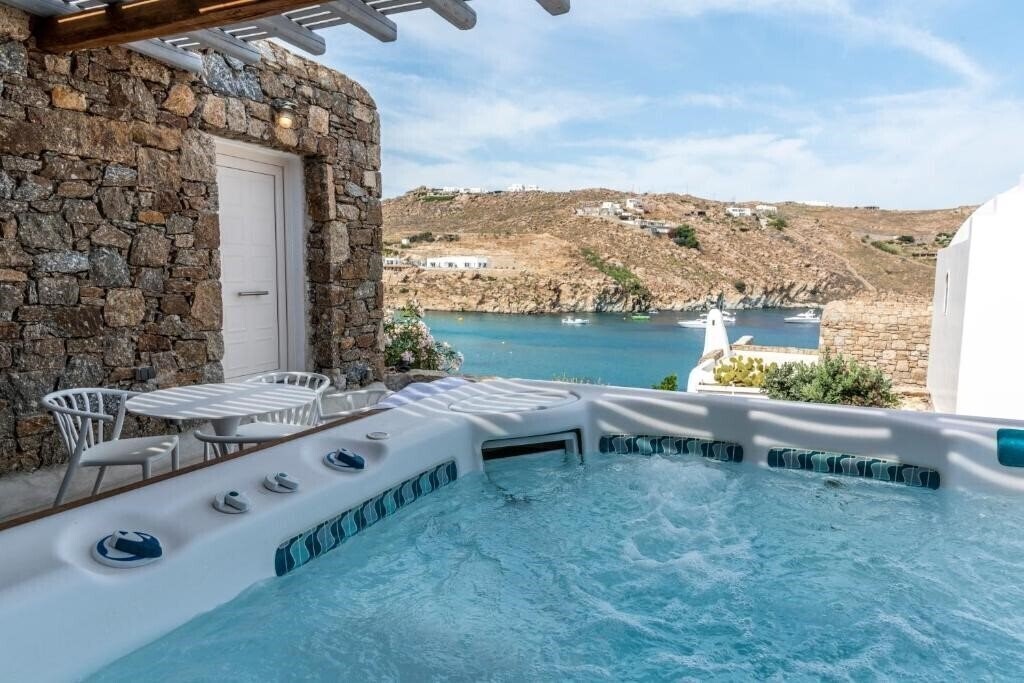 Фотографія Etesians Luxury Suites 3*