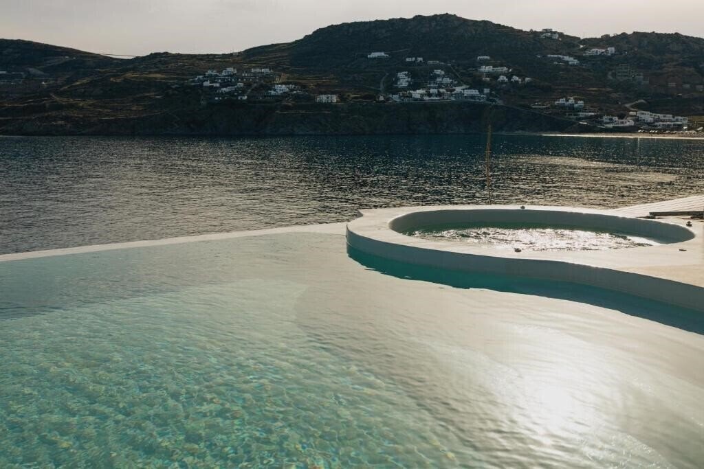 Готель Mykonos Pantheon 4*