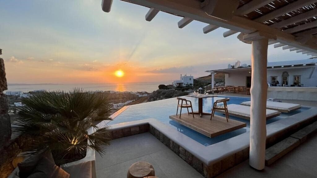 Готель Nomia Sunset Suites Mykonos 5*