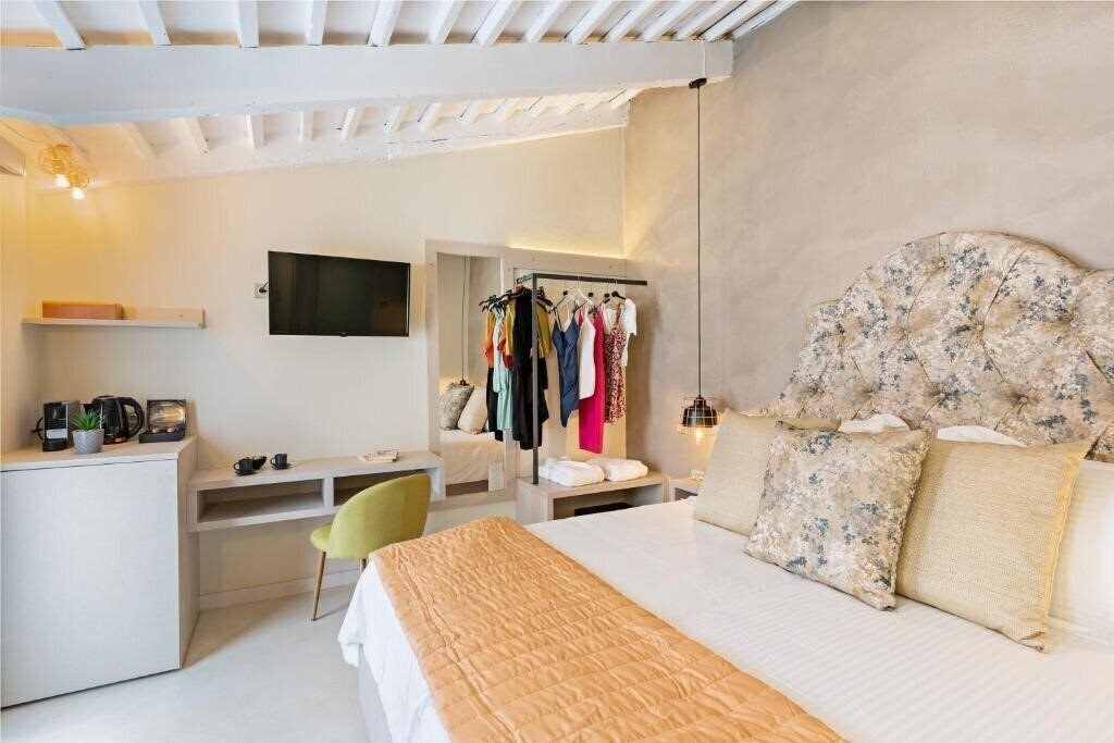 Готель Mitos Suites 4*